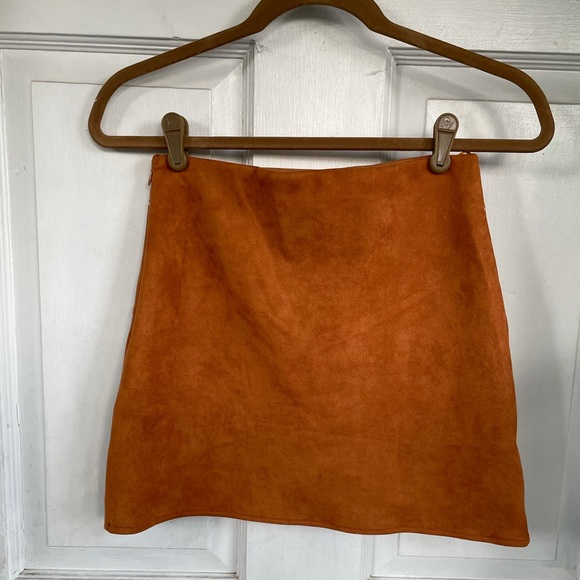 💥 NWT💥 Francesca’s Embroidered Skirt! - Picture 3 of 9